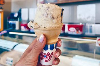 Icónica cadena de helados se declara en quiebra tras 75 años de historia: cierran 500 locales