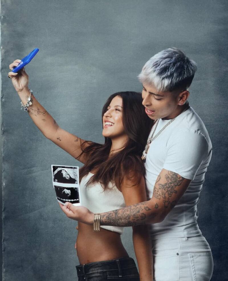 La pareja anunció su embarazo.