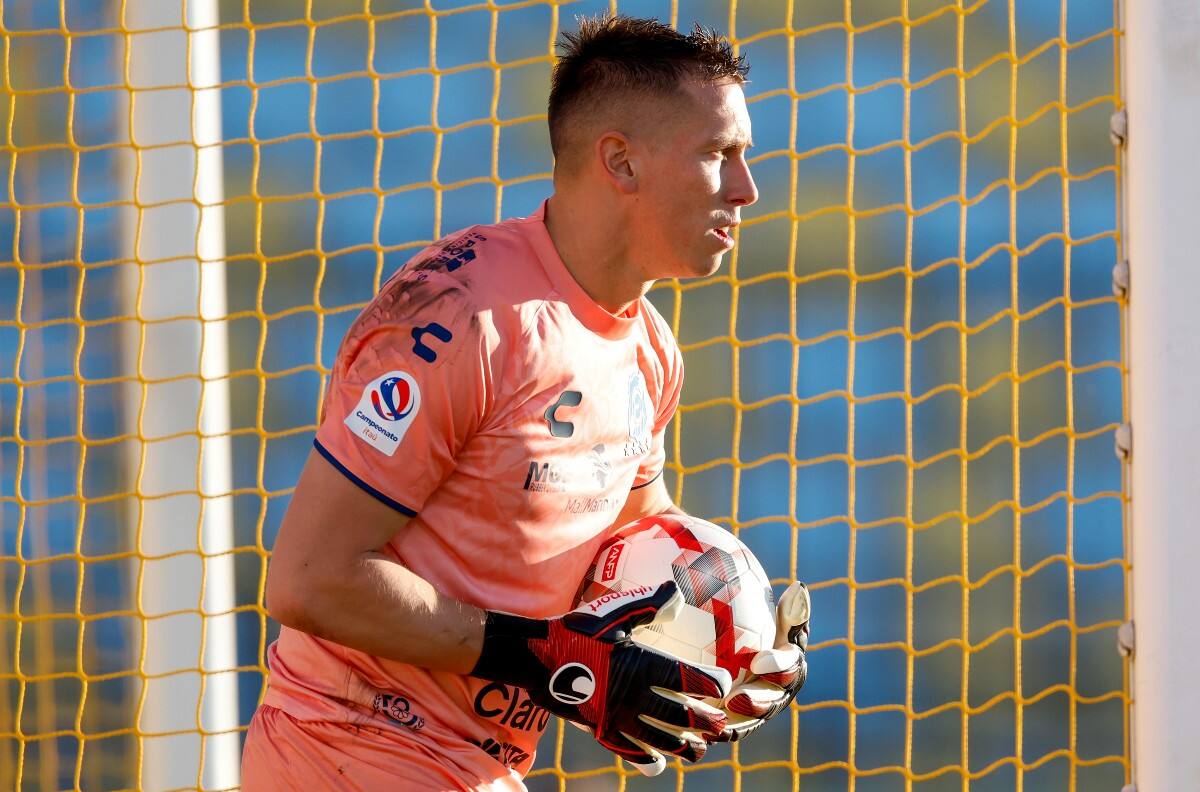 Jugó en Colo Colo y propone este arquero para competir con Fernando de Paul: “Tiene todas las condiciones”