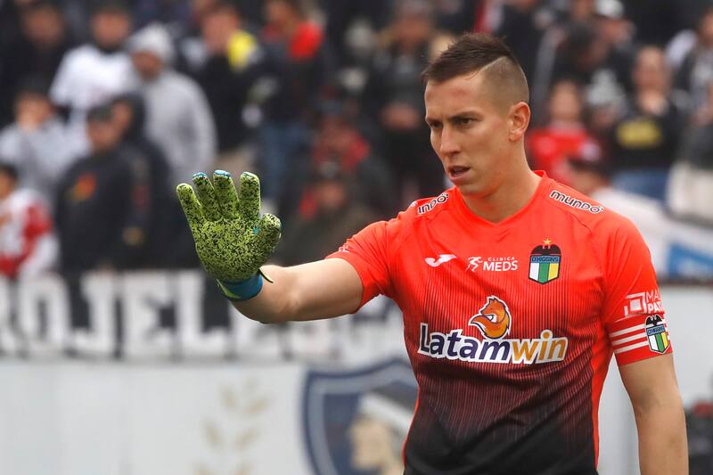 El arquero de O'Higgins tuvo una ingrata vuelta a casa en el Estadio Monumental. (Foto: Agencia Aton)