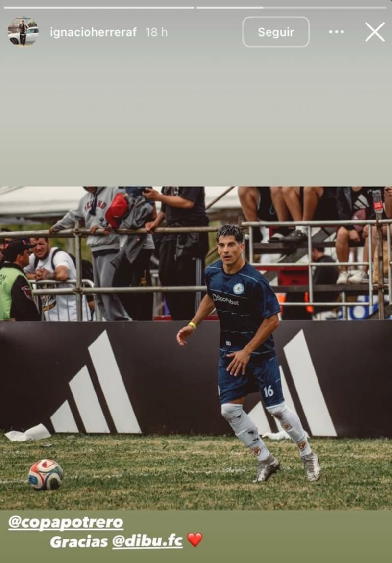 El delantero jugando en el equipo del Dibu Martínez.