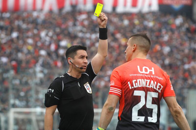 El arquero de O'Higgins fue amonestado por reclamos por el árbitro Miguel Araos. (Foto: Agencia Aton)