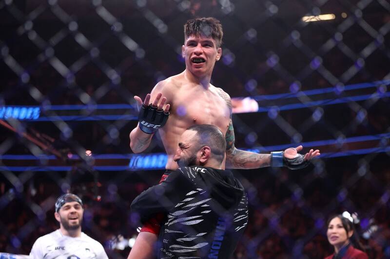 salió victorioso en el UFC 313.