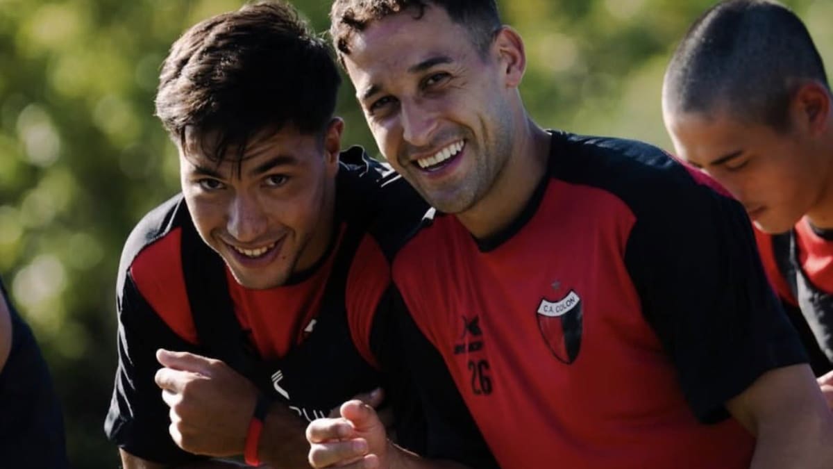 Marcó un hito: figura del fútbol argentino sorprendió presentando a su novio en medio de una entrevista