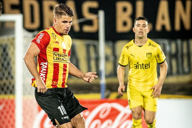 en su paso por Uruguay.