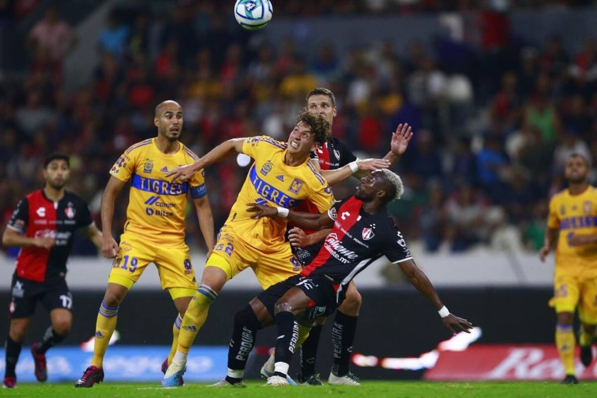 disputando partido de Tigres en la temporada 2022-23.