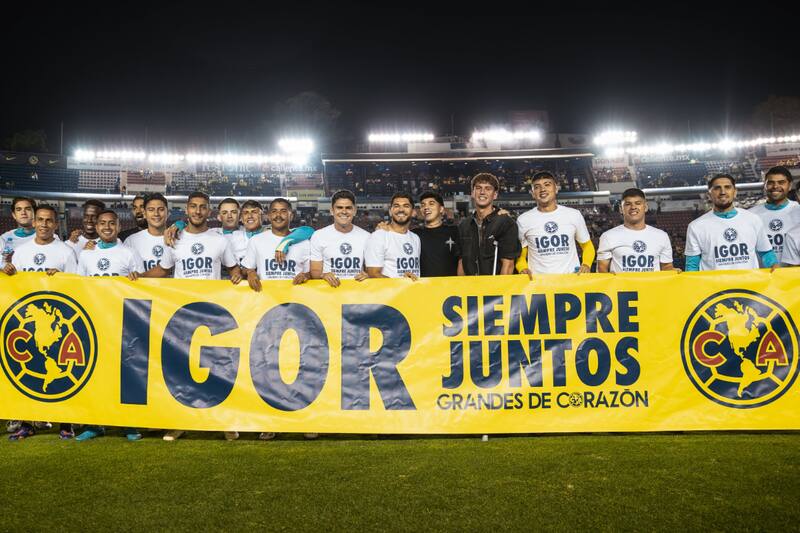 recibió un homenaje del plantel del América antes del duelo con el Puebla. (Foto: @ClubAmerica)
