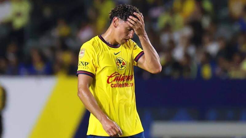 El defensor la pasa mal en América.