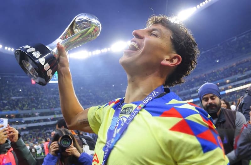 obtuvo el título de la Liga MX junto al América.