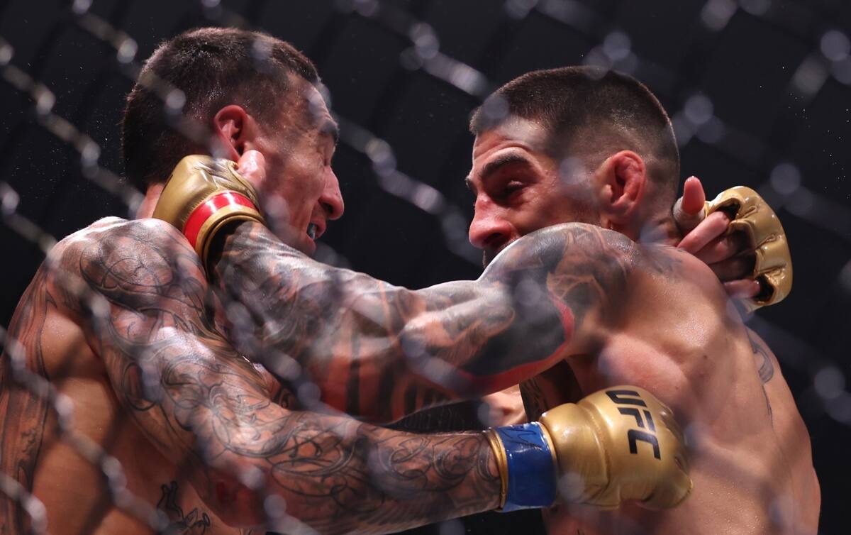Ilia Topuria noqueó a Max Holloway.