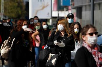 A recular: Joaquín Lavín cerró Mall Apumanque ante críticas por posibles contagios