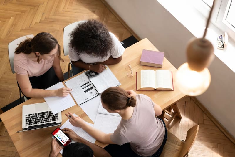 Las carreras del instituto con mejores sueldos promedios.