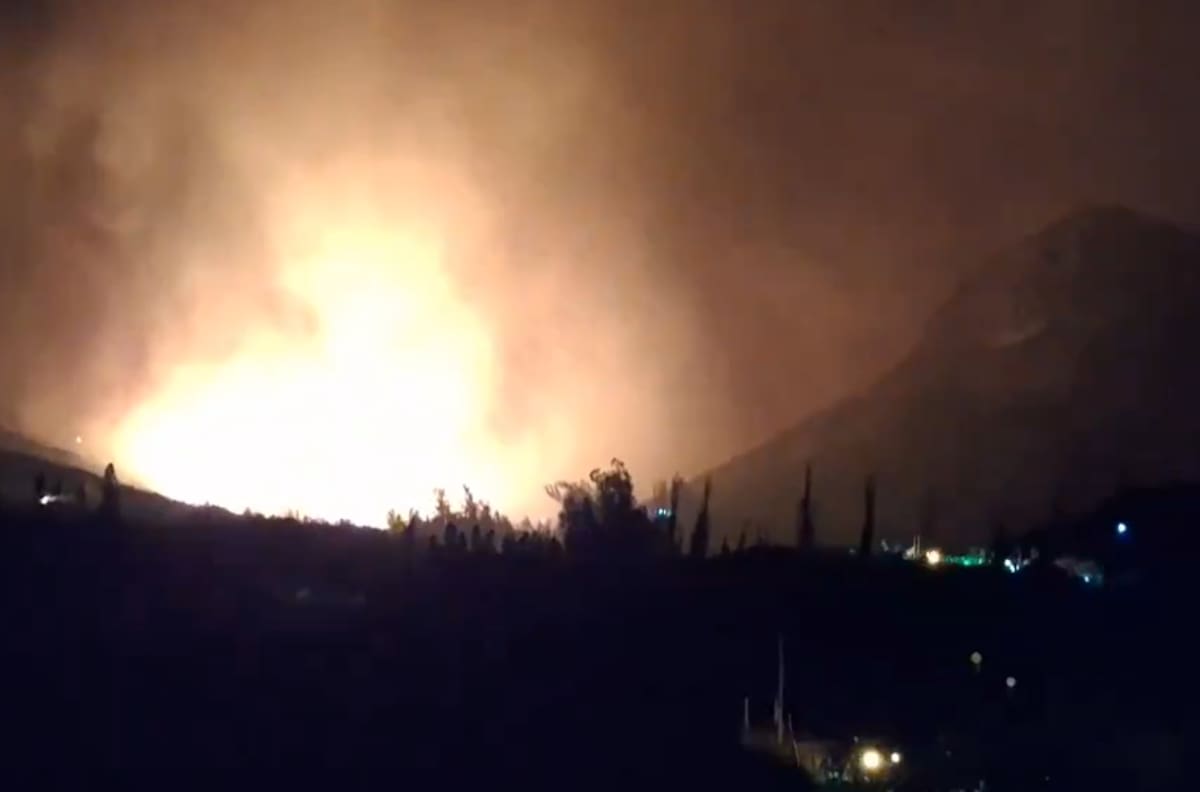 VIDEOS | Intenso incendio en Río Hurtado: Senapred declara alerta roja en la Región de Coquimbo