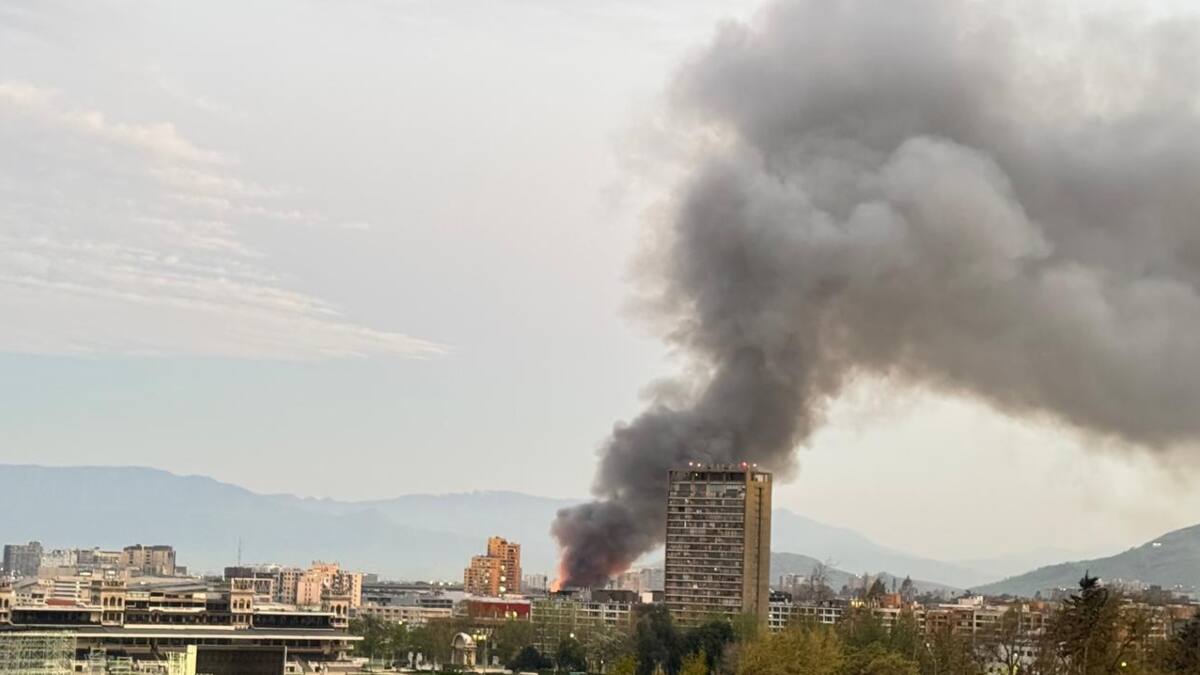 Aún no está controlado: Así se originó el grave incendio en Barrio Meiggs