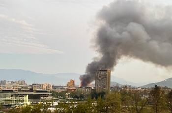 Aún no está controlado: Así se originó el grave incendio en Barrio Meiggs