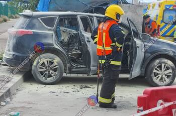 Incendiaron un vehículo con un hombre adentro cerca de la cárcel Santiago 1