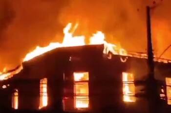 VIDEO | Incendio destruye 20 locales comerciales en Limache