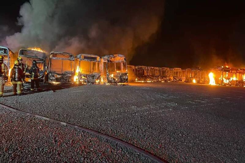 24 buses se quemaron completamente tras lo ocurrido. Créditos: Twitter.