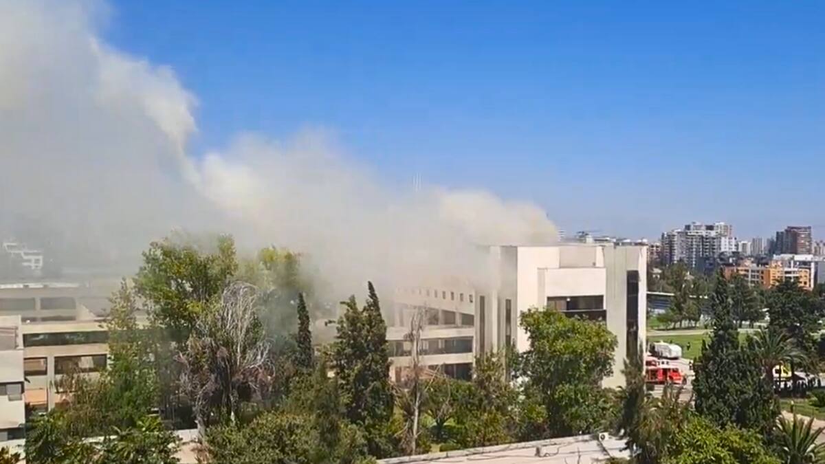 VIDEO | Así se ve el incendio que afecta a escuela de Carabineros