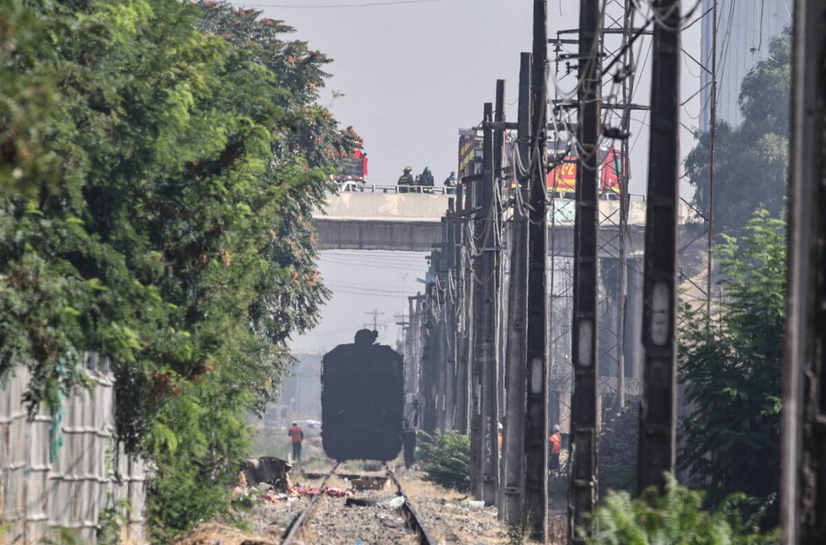 VIDEO | Tras explosión en Renca: Tren bajo paso nivel terminó quemado y atascado entre cables