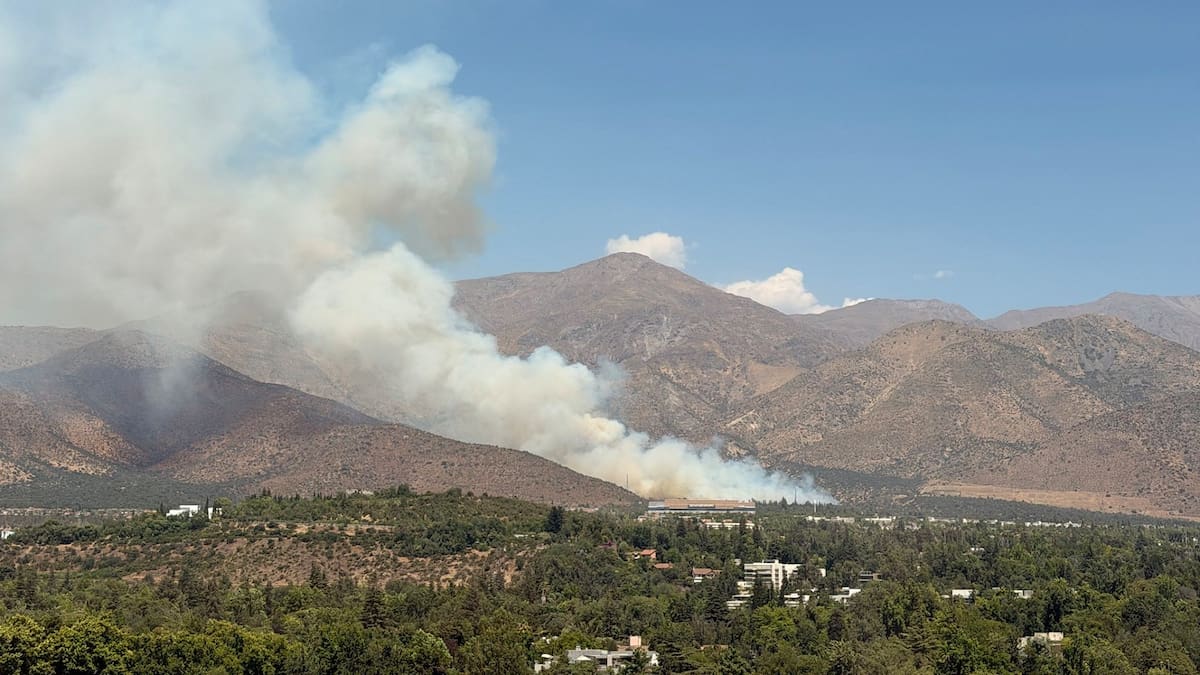 La UC actualizó la situación del incendio en San Carlos de Apoquindo: se sospecha intencionalidad