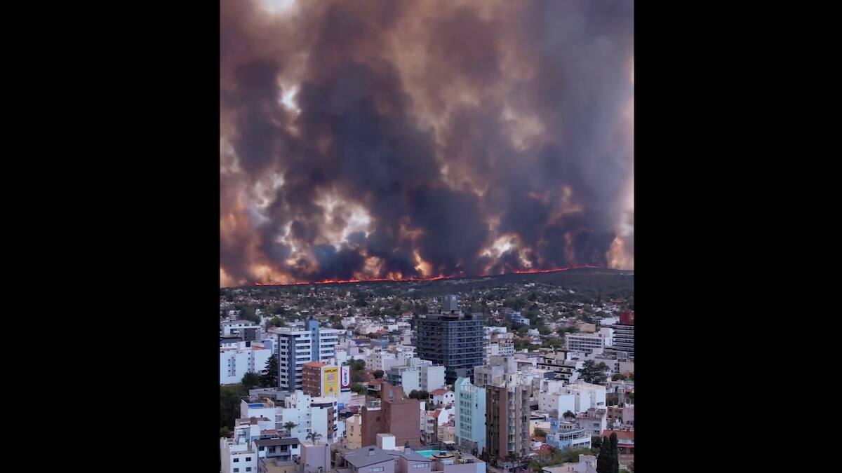 El aterrador video de incendio en Villa Carlos Paz que todos comentaron en Argentina