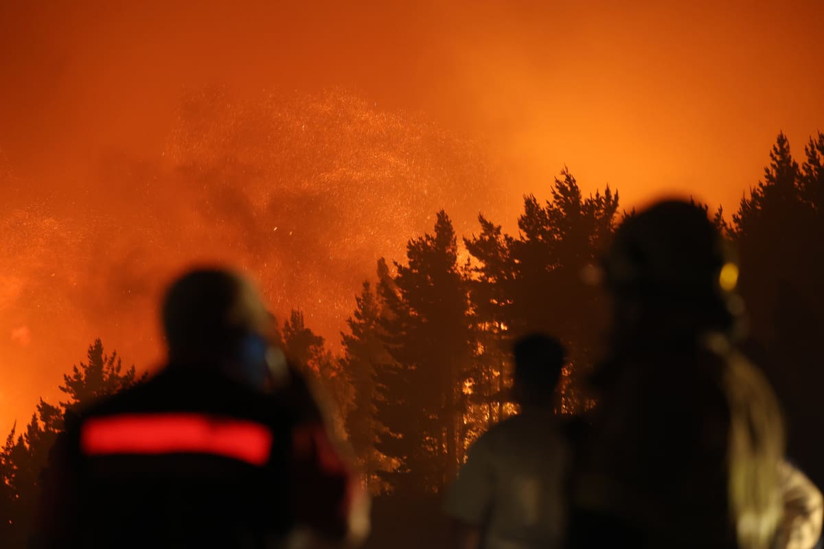 La catástrofe ya ha dejado a más de 16 personas fallecidas y cientos de viviendas destruidas. Créditos: Carlos Acuna/Aton Chile.