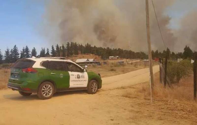 Fue ordenado un nuevo toque de queda por los incendios forestales. Créditos: ATON.