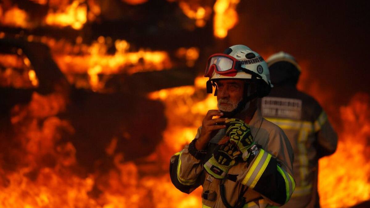 Gobierno extiende toque de queda en seis comunas del país por incendios forestales