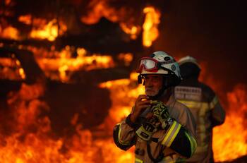 Gobierno extiende toque de queda en seis comunas del país por incendios forestales