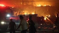 Reportan cierre de carreteras por incendios forestales en la región del Biobío