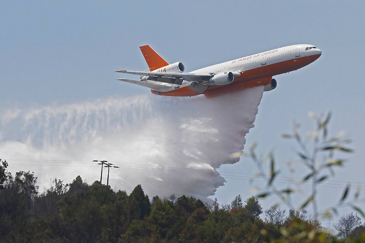 El lunes llegó a el Ten Tanker, aeronave que cuenta con 36 mil litros para enfrentar los incendios forestales.
