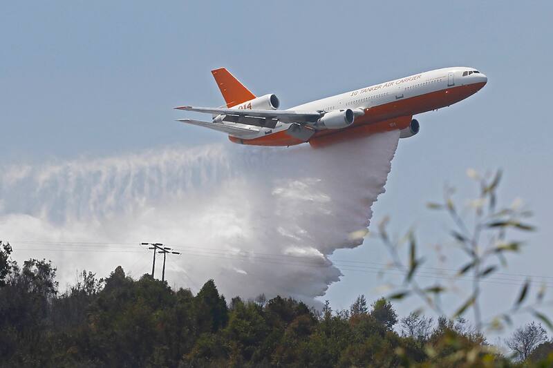 El lunes llegó a el Ten Tanker, aeronave que cuenta con 36 mil litros para enfrentar los incendios forestales.