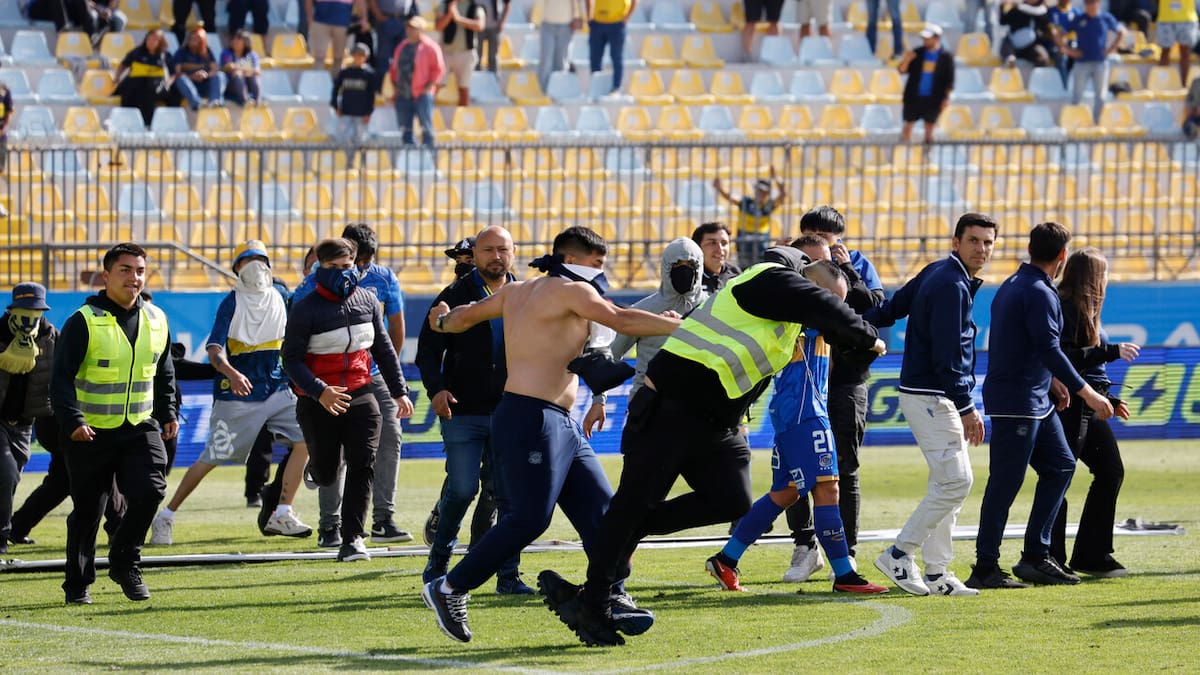 Se vendría duro castigo a Everton tras los incidentes en Sausalito: puede complicar su lucha por el descenso