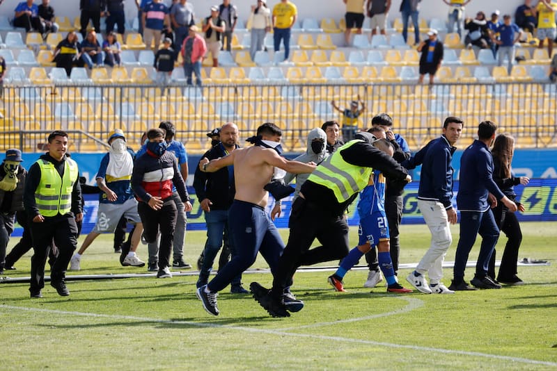 Pararon el partido en los minutos finales ante Universidad Católica. Foto: Photosport