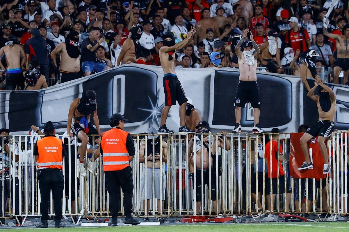 Serios incidentes en el estadio Nacional.