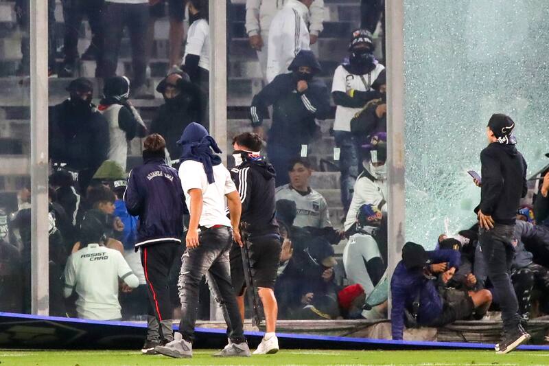 "Las sanciones que puede recibir Colo Colo podrían ser inéditas. El ingreso de gente a la cancha con intenciones de agredir a los rivales, es inaudito", afirma Calderón.