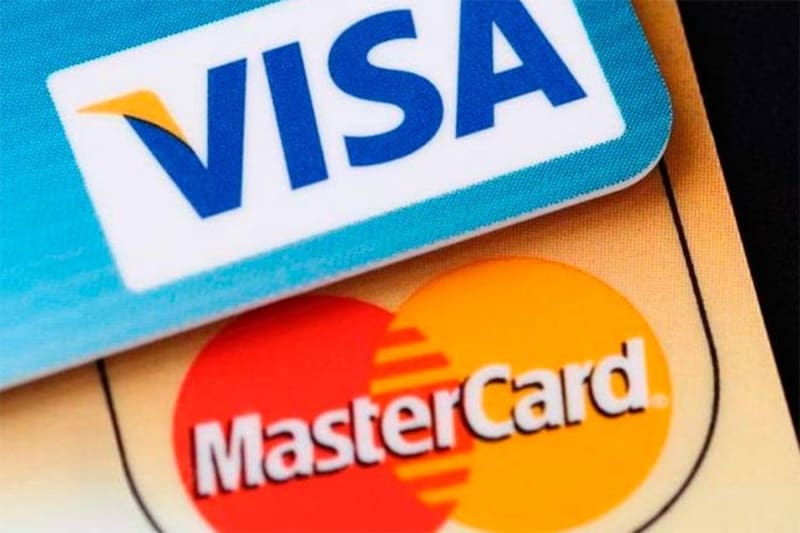 Ambas redes de pago deberá devolver cuantiosa cifra a sus usuarios.