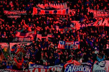 Con Colo Colo y la UC: el llamativo lienzo en apoyo a la U que se llevó todas las miradas en Primera B