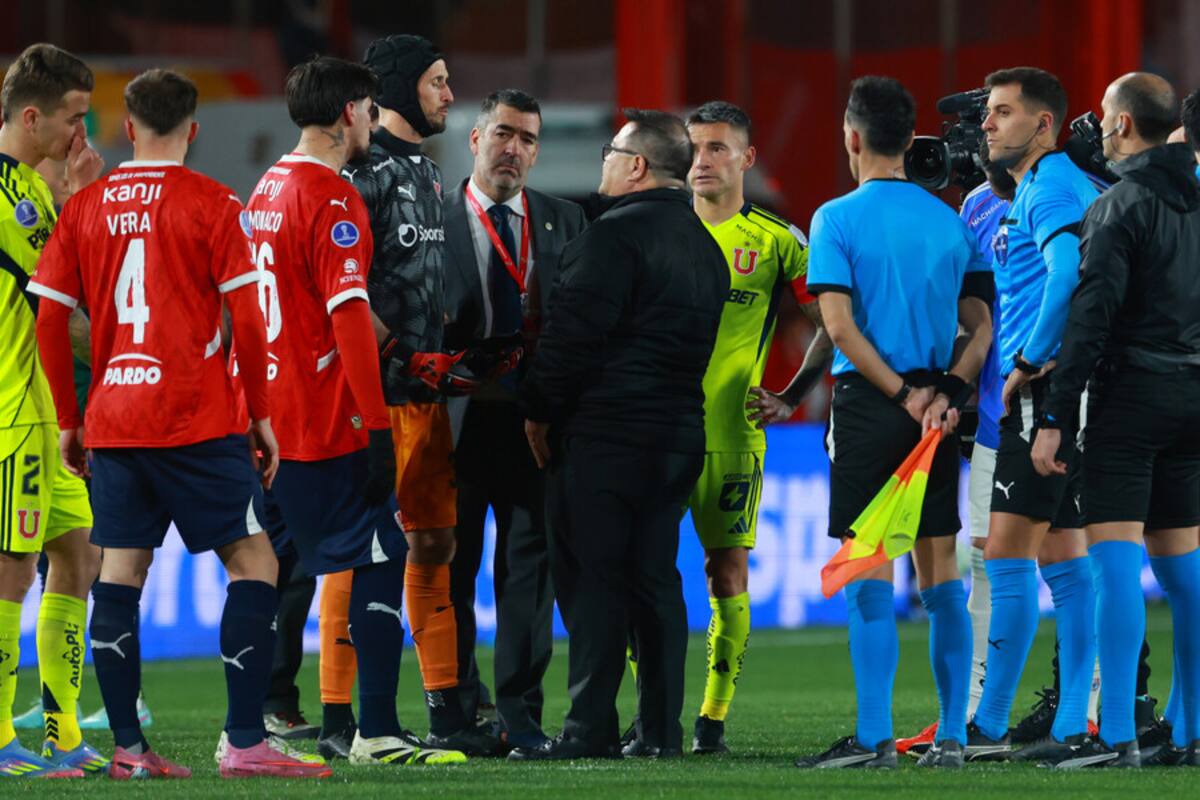 El partido fue cancelado por violencia en el Estadio Libertadores de América. Foto: Aton.