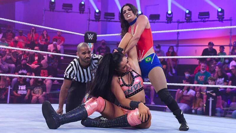 Ex rostro de la WWE sorprende luciendo la camiseta de la U.