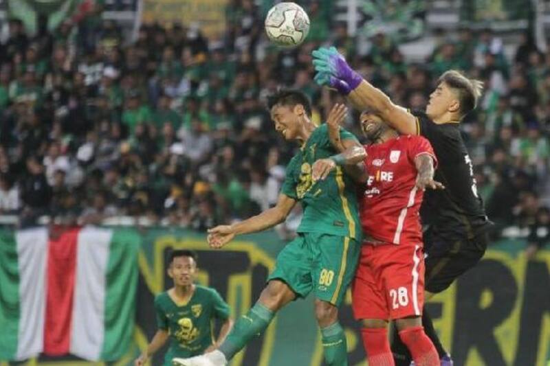 Partido entre Persis Solo vs Persebaya Surabaya, donde se registró uno de los bloopers del año.