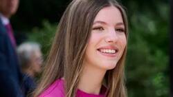 La Infanta Sofía se despide de sus padres, los Reyes de España