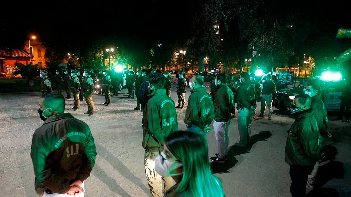 Con reincidentes: 19 detenidos en fiesta clandestina en Santiago Centro
