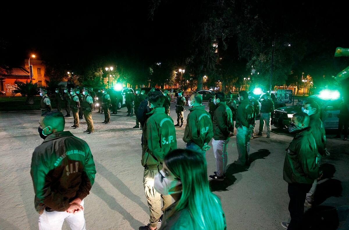 Con reincidentes: 19 detenidos en fiesta clandestina en Santiago Centro