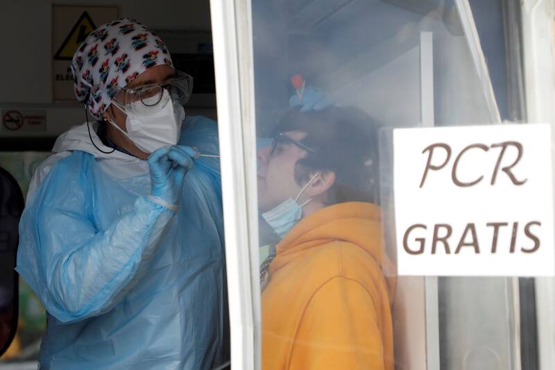 Revisa las nuevas cifras del coronavirus en Chile. Gráficas: ATON.