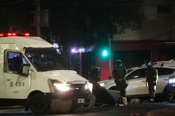 Testimonios en informe de Carabineros afirman que fallecidos afuera del Monumental fueron atropellados