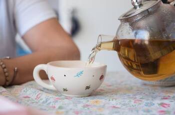 No es el jengibre con limón: la infusión que te ayudará a reducir la hinchazón y el malestar estomacal