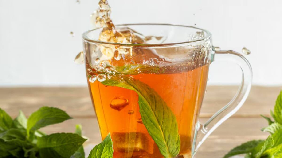 Aprende a preparar dos infusiones naturales que te ayudarán a combatir la acidez estomacal y el reflujo