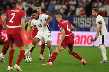 Bellingham marcó presencia en el victorioso debut de Inglaterra ante Serbia en la Eurocopa